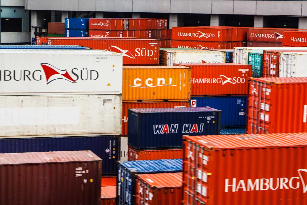 Faktoring vs forfaiting – różnice, koszty i kiedy który wybrać